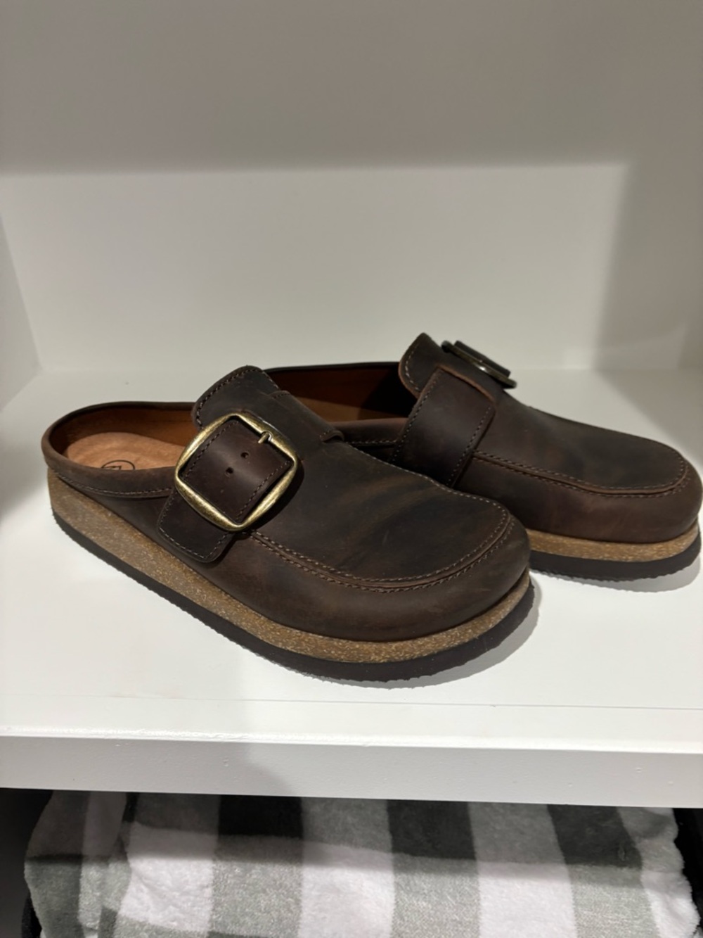 White Mountain Women's Brown Leather Buckled Clog Mules